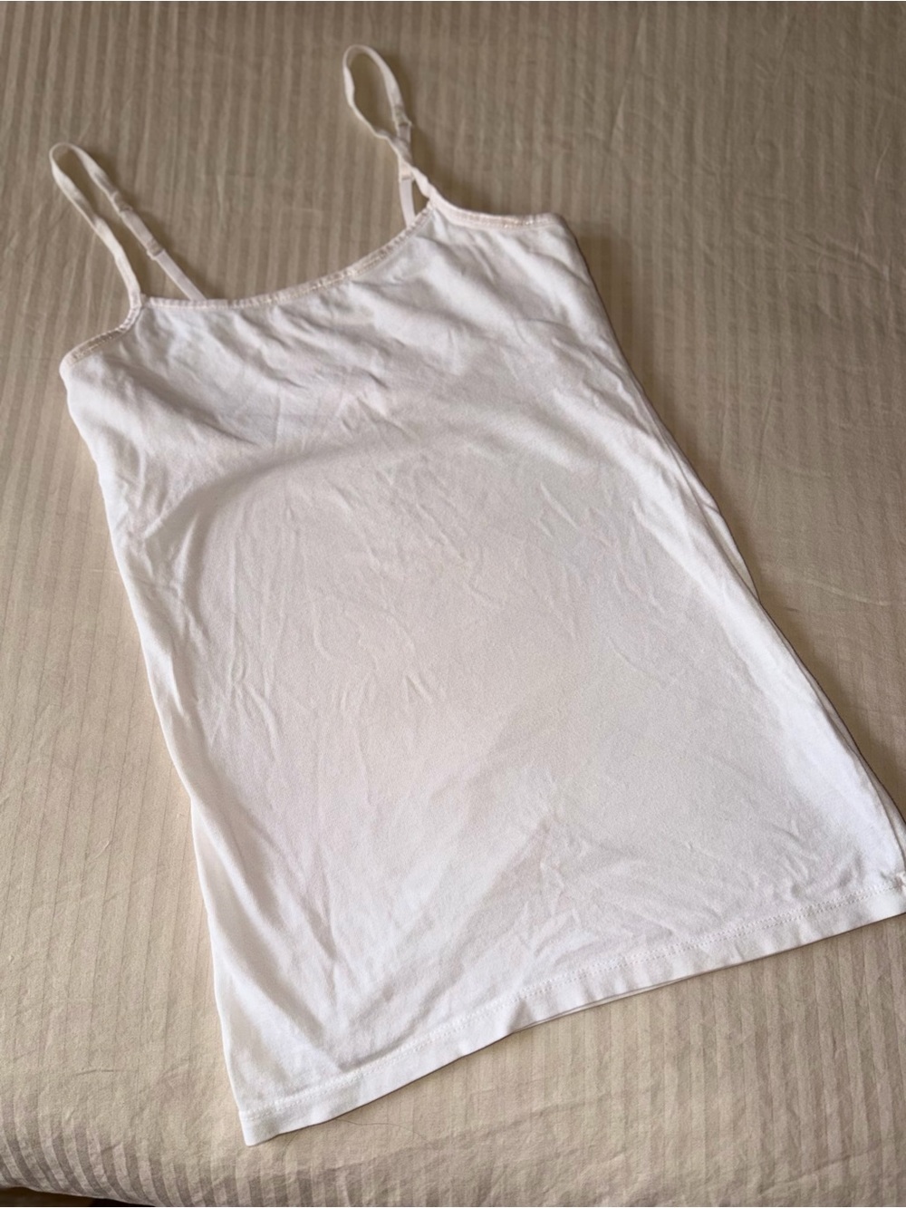 Vintage 2000s Classic White Spaghetti Strap Built in Bra Tank Top - Women - Picture 7 of 11